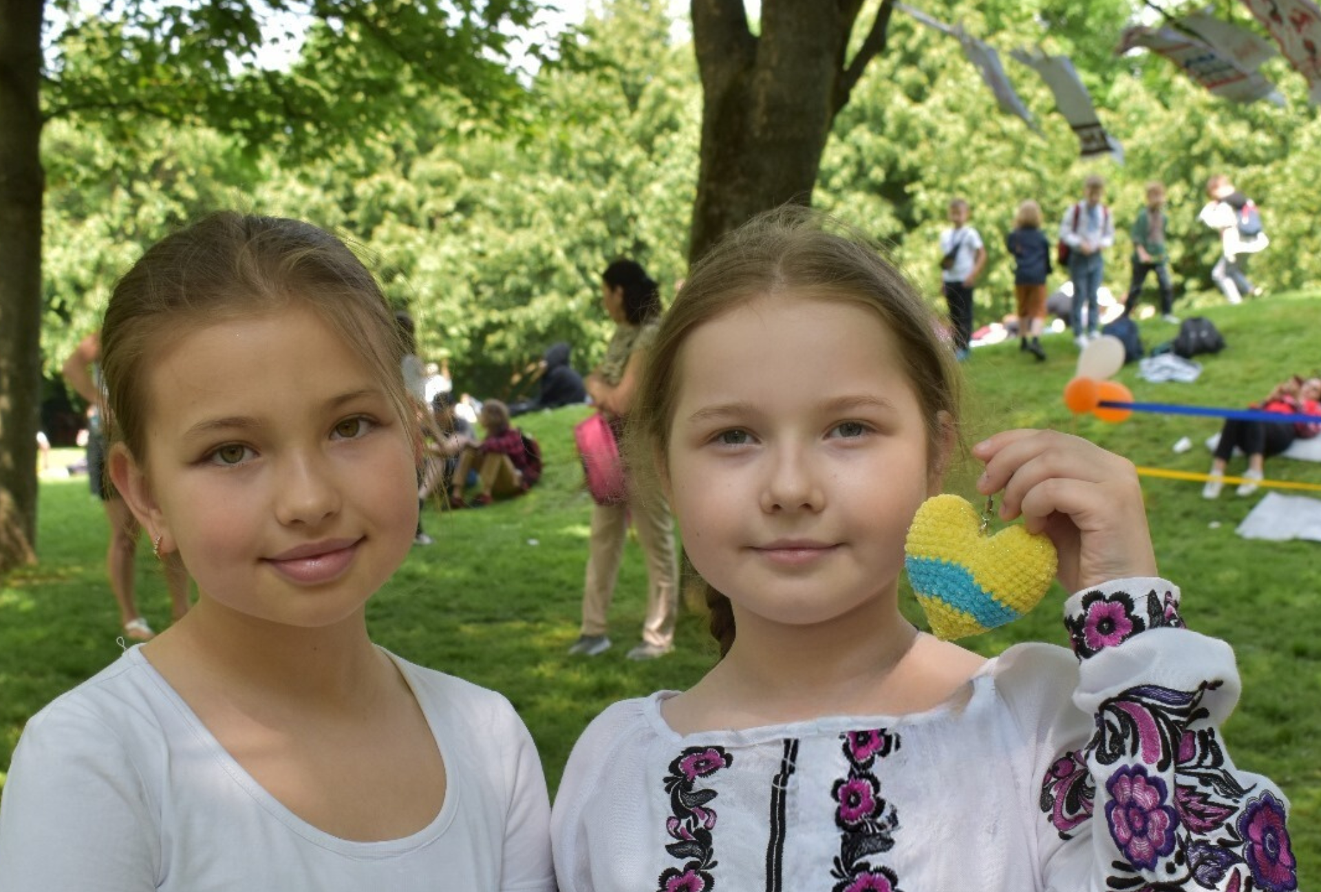 dwie ukraińskie dziewczynki
